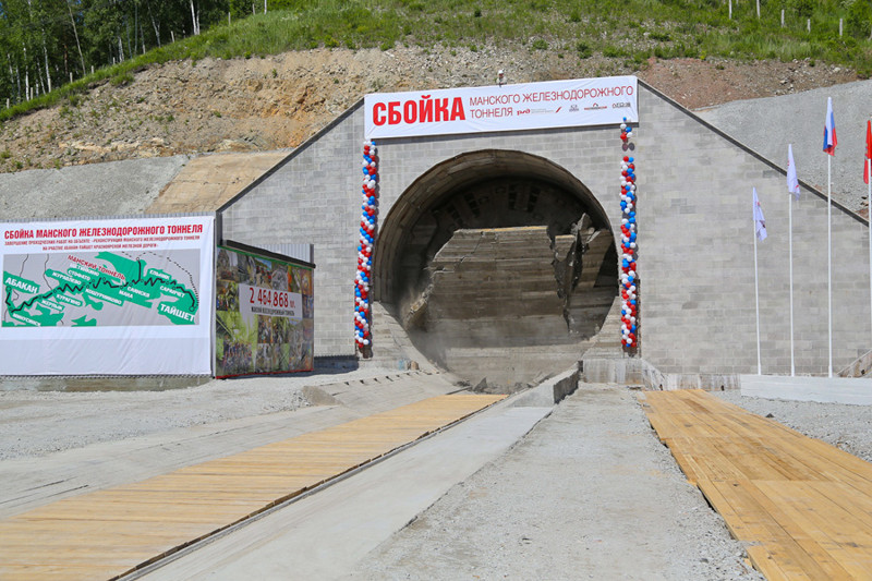 1. В Саянских горах проложили самый большой в Красноярском крае тоннель. Теперь через него отправятся нефть и другие грузы железная дорога, интересно, непроходимые места, опасные дороги, тоннель, фото
