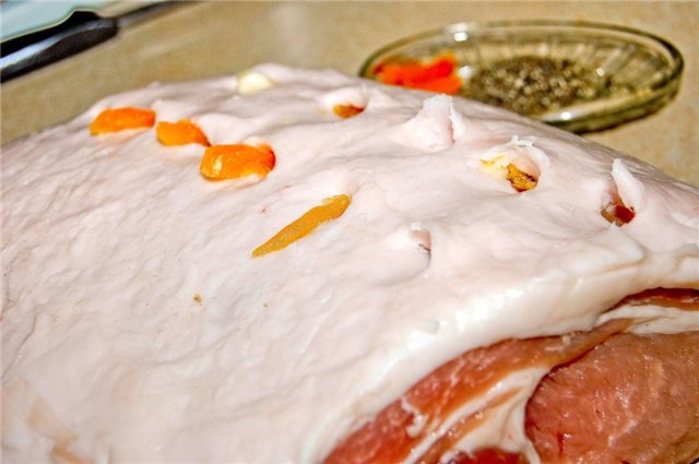 Свиная корейка на кости с морковью. Свиная корейка на кости с морковью.