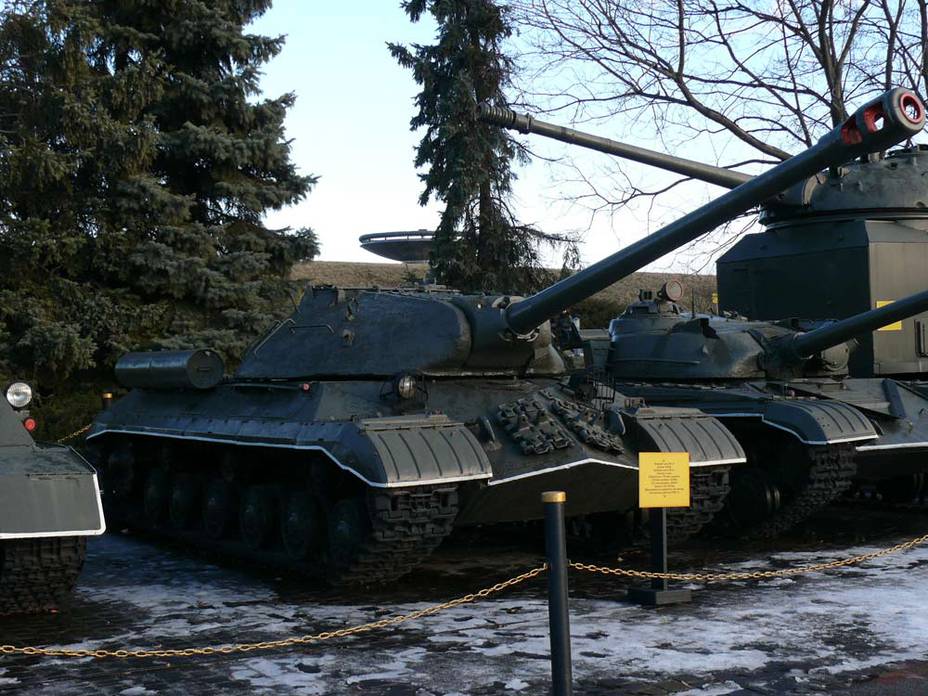 ИС-3 в экспозиции Киевского музея Великой Отечественной войны Источник – фотоархив автора - Краткая история советского танка | Военно-исторический портал Warspot.ru
