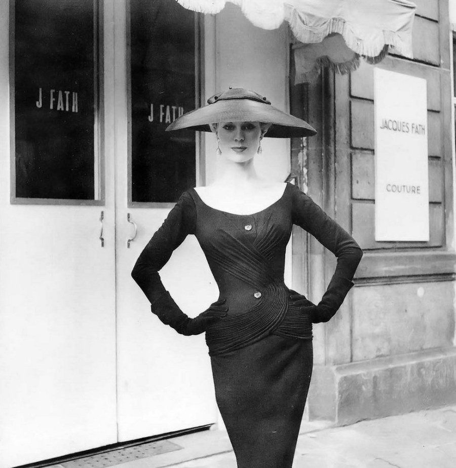 Классическая элегантность Dior: изысканные модели 1940-1960-х годов на улицах Парижа Классическая элегантность Dior: изысканные модели 1940-1960-х годов на улицах Парижа