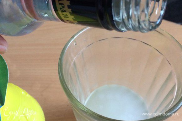 В мясной бульон добавить водку. В мясной бульон добавить водку.