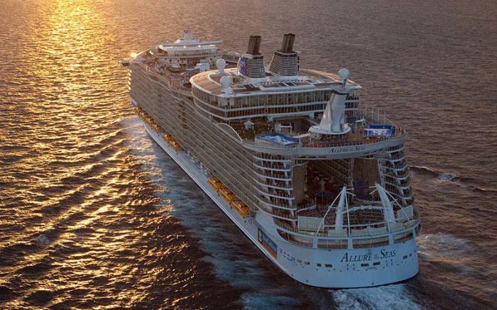 Круизный лайнер «Allure of the Seas». Круизный лайнер «Allure of the Seas».