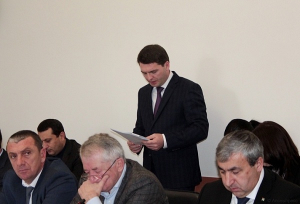 Парламент принял спорный бюджет Абхазии в первом чтении