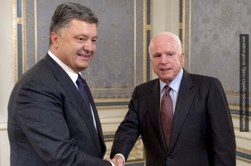 Русофоб Маккейн требует у Конгресса расследовать влияние РФ на выборы в США