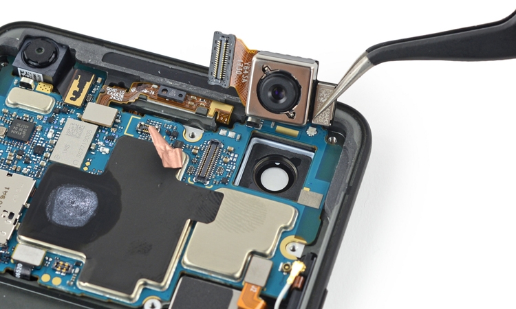 Фаблет Google Pixel 2 XL препарирован: ремонтопригодность выше среднего Фаблет Google Pixel 2 XL препарирован: ремонтопригодность выше среднего