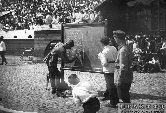 "Живые" шахматы в Петрограде шахматы, Петроград