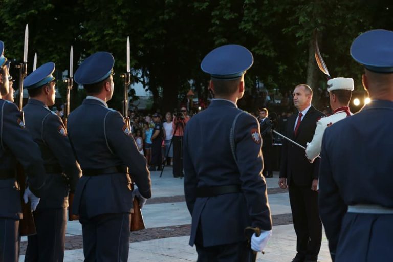 «Спасибо за свободу, помним!»