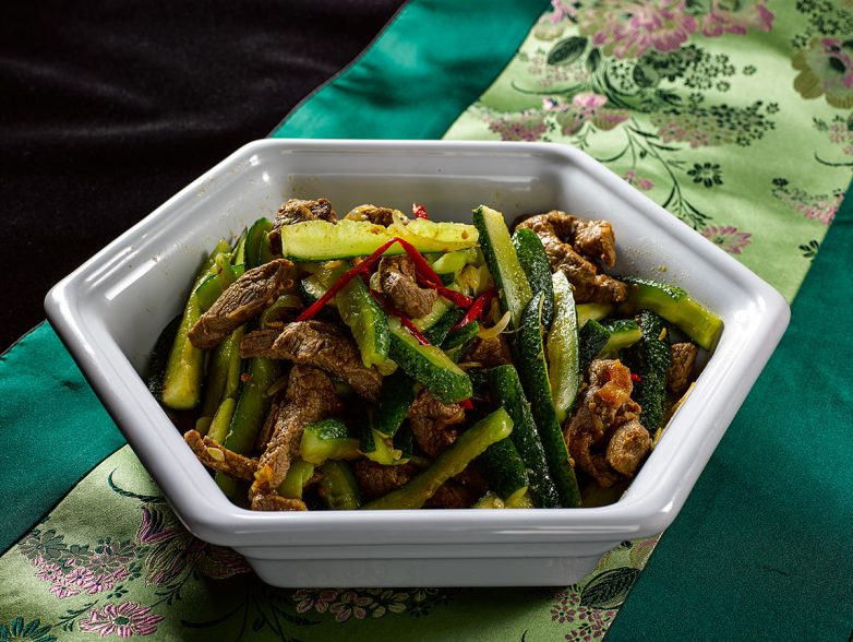 Очень простой корейский салат из огурцов и мяса