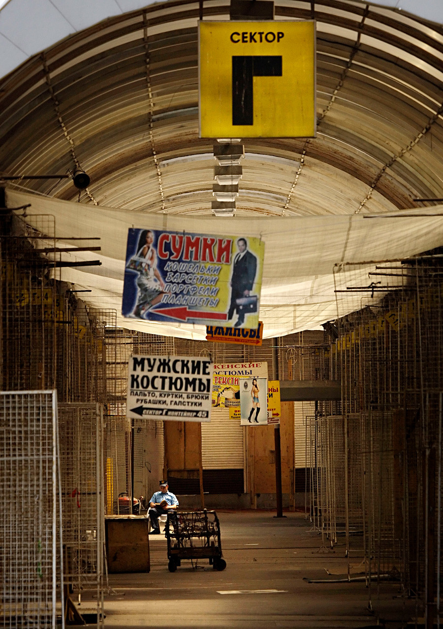 Черкизовский рынок – черная дыра 1990-х, где торговали оружием и прятали людей (ФОТО)
