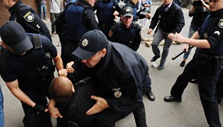 Акция протеста у российких диппредставительств на Украине Акция протеста у российких диппредставительств на Украине