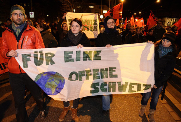 Акция против инициативы «Нет массовой иммиграции» в Цюрихе в день референдума