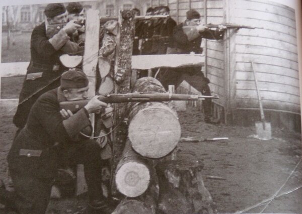 Рижские полицаи - предатели родины. Источник: https://forum.guns.ru/forummessage/85/240819-183.html