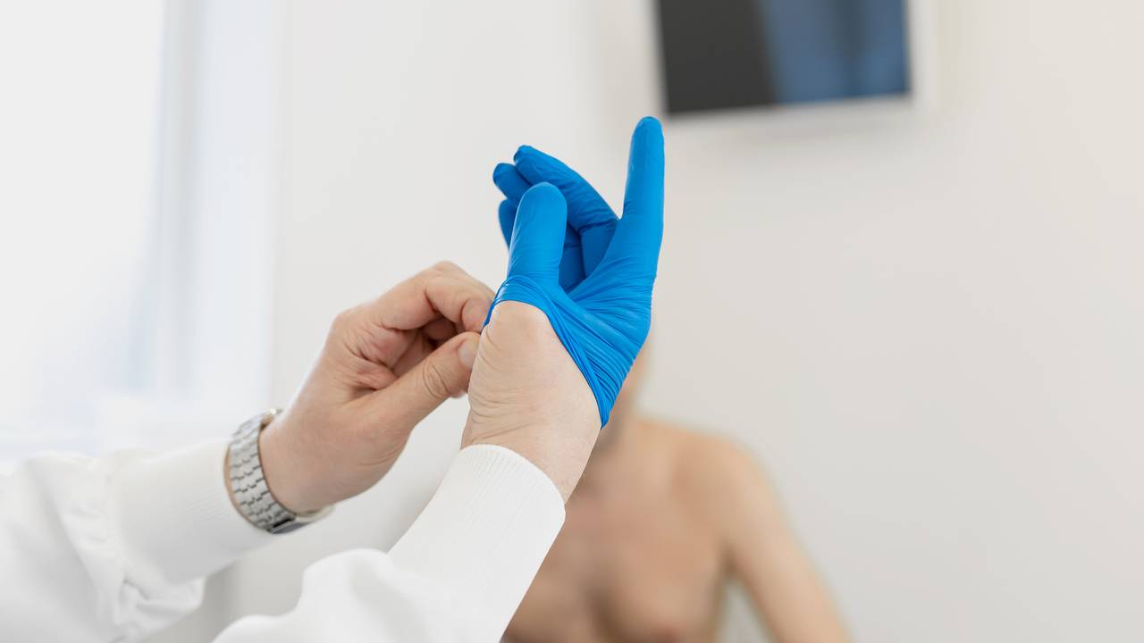 Мужчин предупредили об опасности омоложения пениса