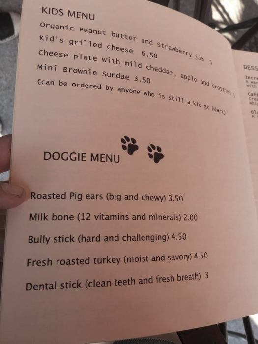 В некоторых ресторанах в меню для посетителей есть раздел «dog menu» (собачье меню). | Фото: reddit.com. В некоторых ресторанах в меню для посетителей есть раздел «dog menu» (собачье меню). | Фото: reddit.com.