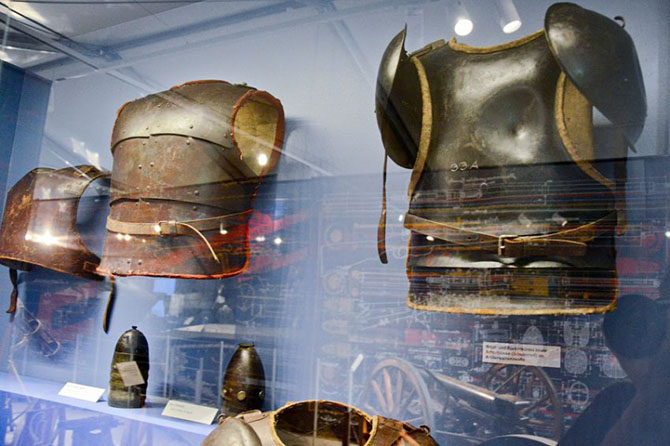 Tour of the exhibition of military innovations of five centuries in Vienna