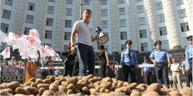 Ляшко похвастался ответом британской королевы на письмо об украинской картошке Ляшко похвастался ответом британской королевы на письмо об украинской картошке