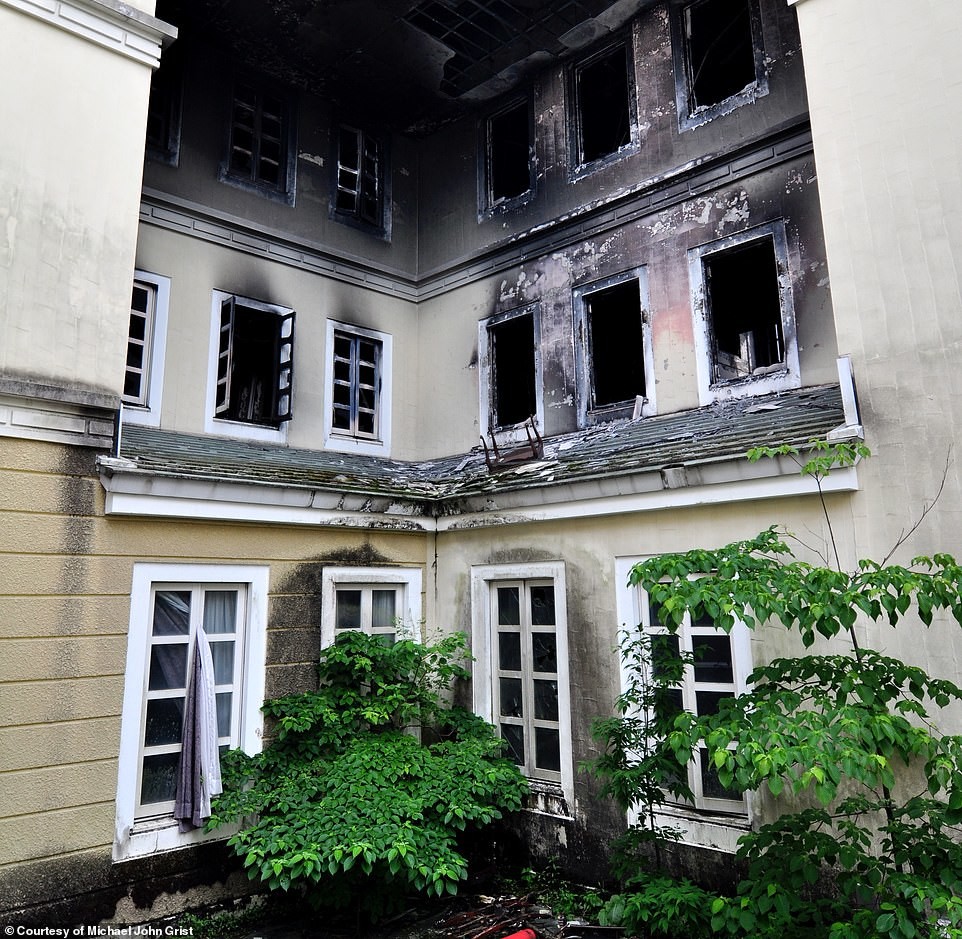 Жуткие фото заброшенного «русского диснейленда» в Японии