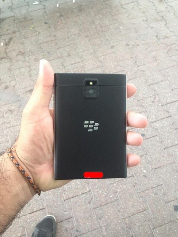 Знакомимся с BlackBerry Passport — все подробности Знакомимся с BlackBerry Passport — все подробности