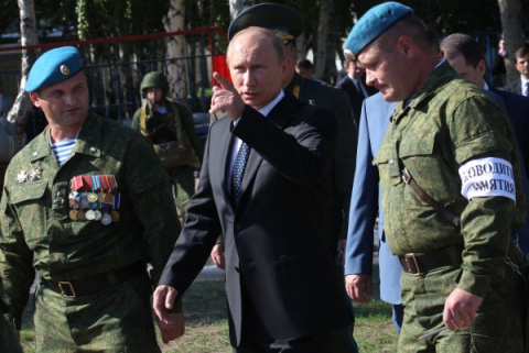 Владимир Путин поздравил личный состав и ветеранов Воздушно-десантных войск с профессиональным праздником.