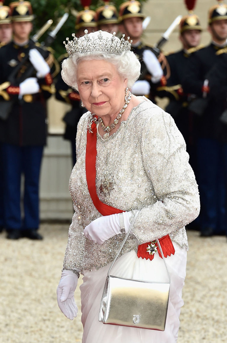 Тайные сигналы королевы: как Елизавета II дает знать, что собеседник ей наскучил