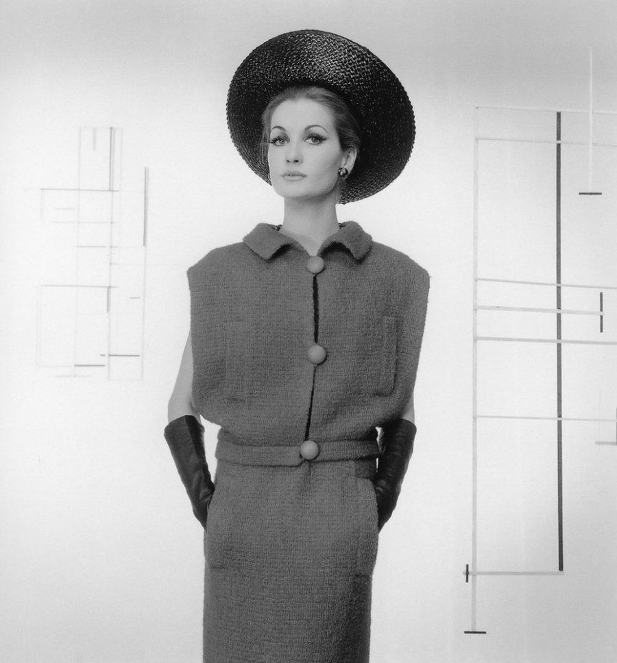 Классическая элегантность Dior: изысканные модели 1940-1960-х годов на улицах Парижа Классическая элегантность Dior: изысканные модели 1940-1960-х годов на улицах Парижа