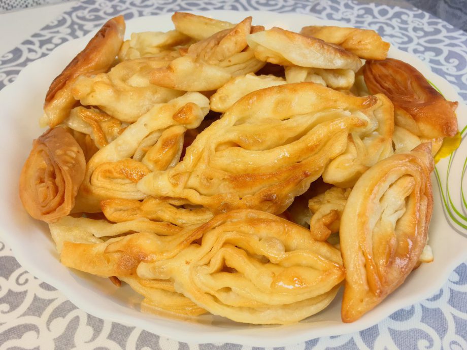Сочная и неимоверно вкусная сладость. Ее просто сметают со стола