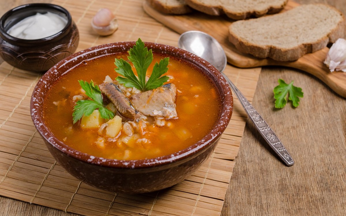 : Как варить рыбный суп уха из рыбных консервов горбуши сайры скумбрии сардины рецепт с фото