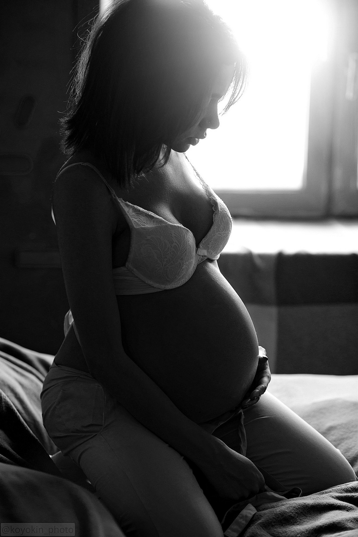 Brunette pregnant photos