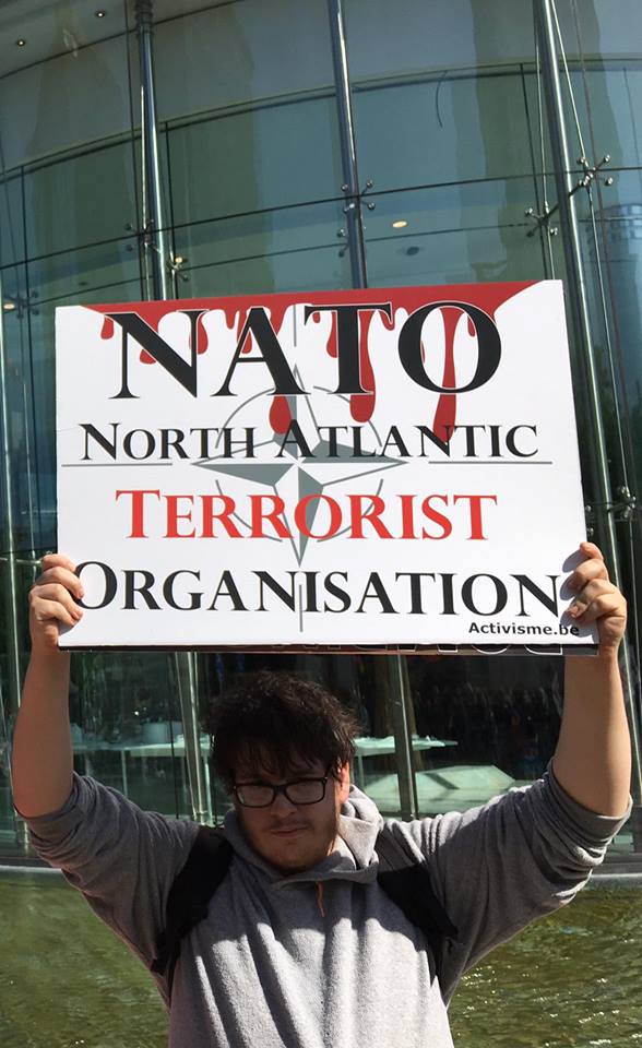 Черногорцы митинговали в Брюсселе против вступления в НАТО