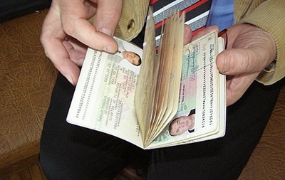Киевляне массово оформляют загранпаспорта для выезда на ПМЖ