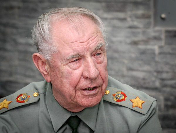 «Отец народов»: Маршал Язов о чудовищной лжи и правде о Сталине