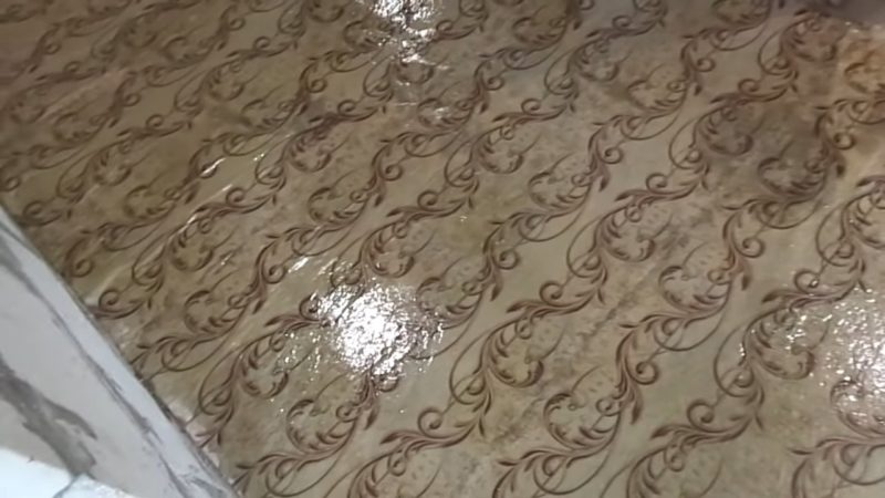 Делаем пол за копейки из обоев: смотрится оригинально и красиво Делаем пол за копейки из обоев: смотрится оригинально и красиво