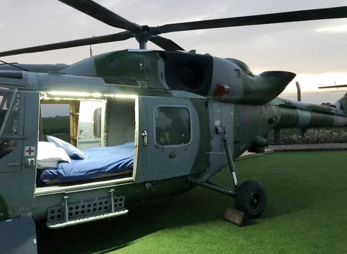 На преобразование вертолета Westland Lynx XZ262 в гостиничный номер ушло 6 месяцев и 30 тысяч долларов. | Фото: warhistoryonline.com. На преобразование вертолета Westland Lynx XZ262 в гостиничный номер ушло 6 месяцев и 30 тысяч долларов. | Фото: warhistoryonline.com.