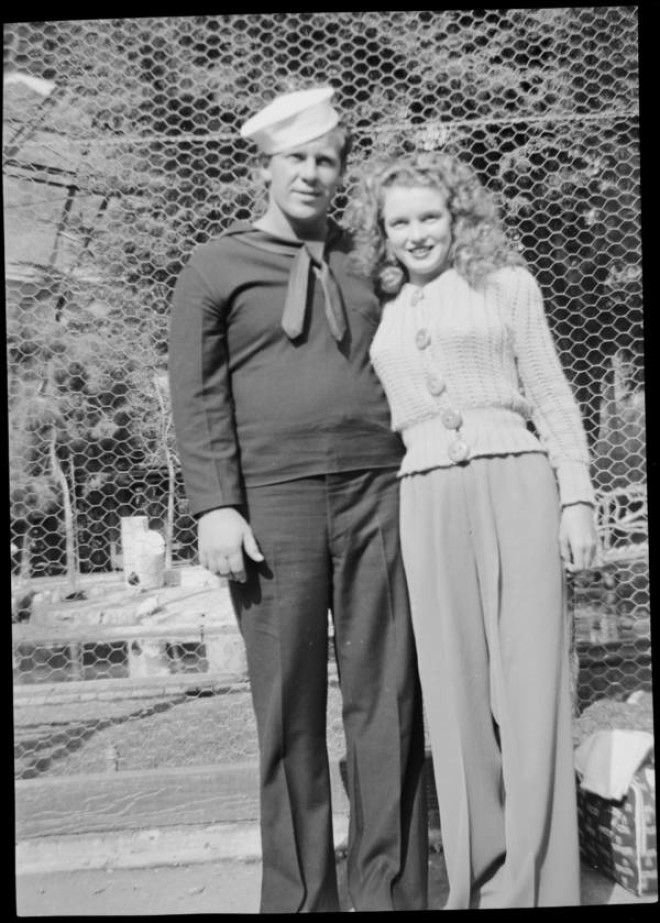 Норма Джин Мортенсон с мужем Джеймсом Догерти. Мерилин Монро, норма джин, ретро, фото