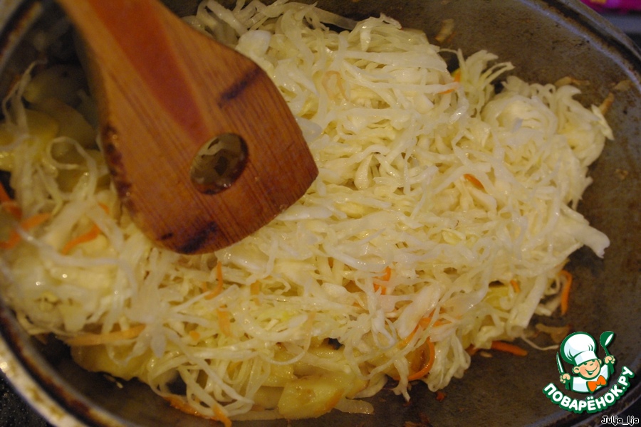Постное рагу с квашеной капустой и сухофруктами Постное рагу с квашеной капустой и сухофруктами