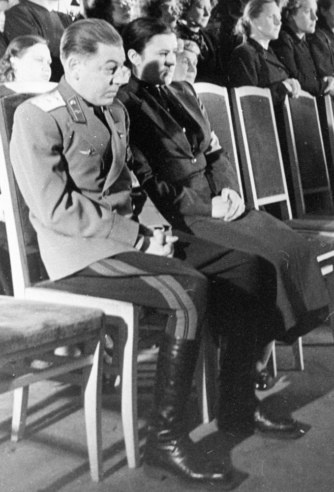 Трагедия семьи Сталина. Что стало с детьми и женами вождя Трагедия семьи Сталина. Что стало с детьми и женами вождя