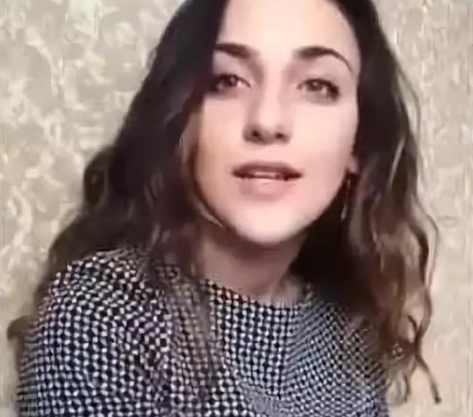 Засыпая, обязательно скажите то, что вы друг другу так нужны Напишите, вы шепните, позвоните Но не будьте острым как ножи... Засыпая, обязательно скажите то, что вы друг другу так нужны Напишите, вы шепните, позвоните Но не будьте острым как ножи...