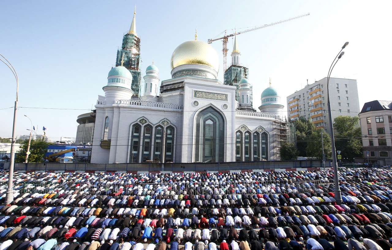 http://comandir.com/upkeep/uploads/2017/06/muslims-moscow.jpg