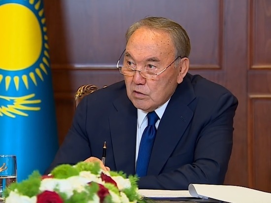 Назарбаев объяснил, почему России не нужно отхватывать кусок Украины Назарбаев объяснил, почему России не нужно отхватывать кусок Украины