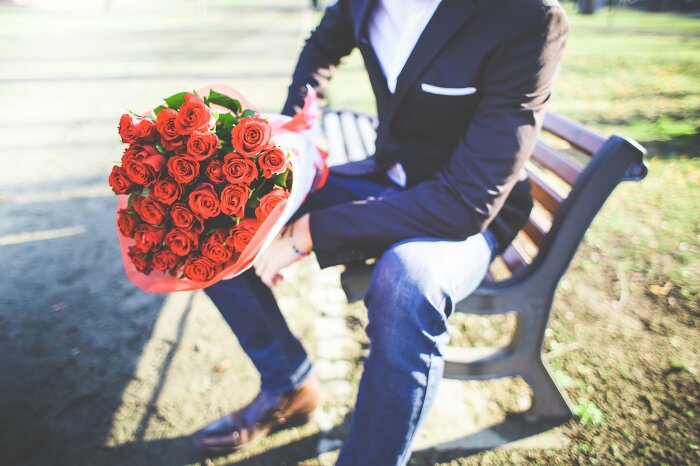 Мужчины не дарят цветы на свидании/sneg.top