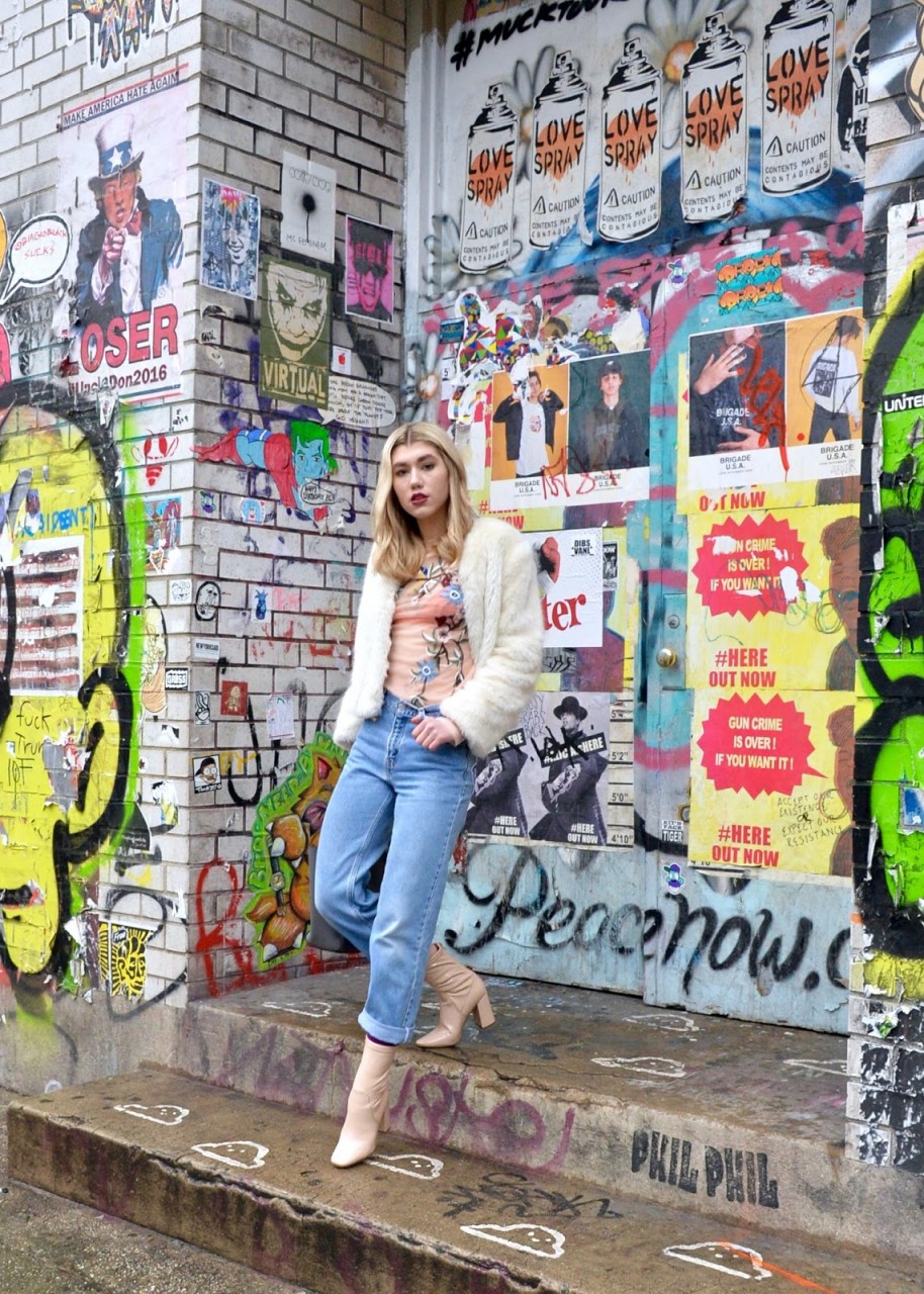 Fashion Blogger walking through New York during Fashion Week