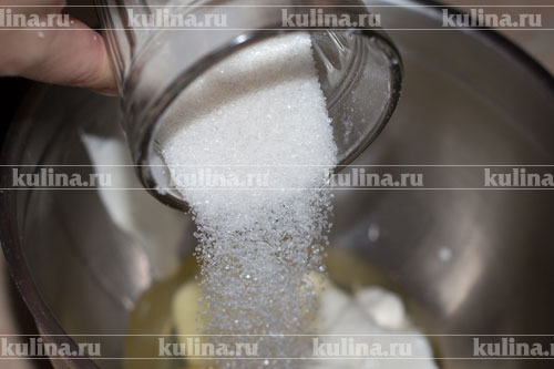 Цветаевский пирог со сливами Всыпать сахарный песок.
