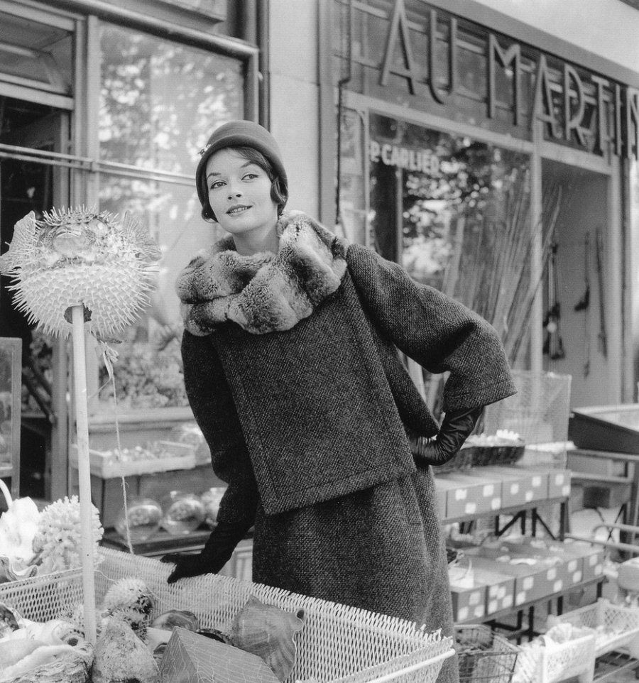 Классическая элегантность Dior: изысканные модели 1940-1960-х годов на улицах Парижа Классическая элегантность Dior: изысканные модели 1940-1960-х годов на улицах Парижа