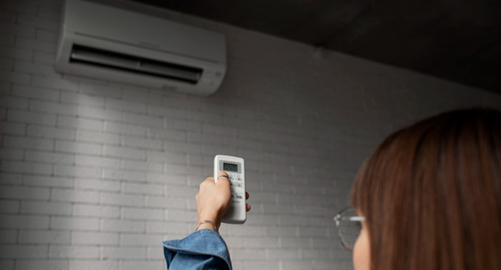 Эксперт Мотин рассказал об опасности кондиционеров в жару