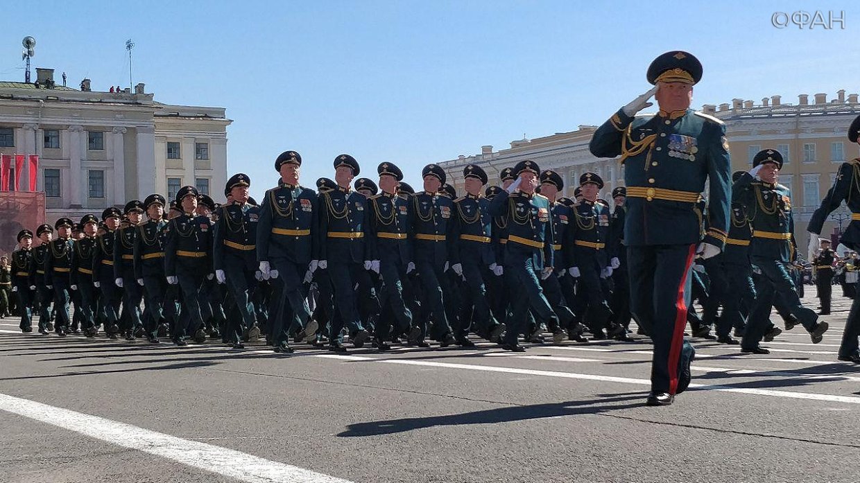 Петербург вошел в топ-3 городов с лучшими парадами и салютами на День Победы