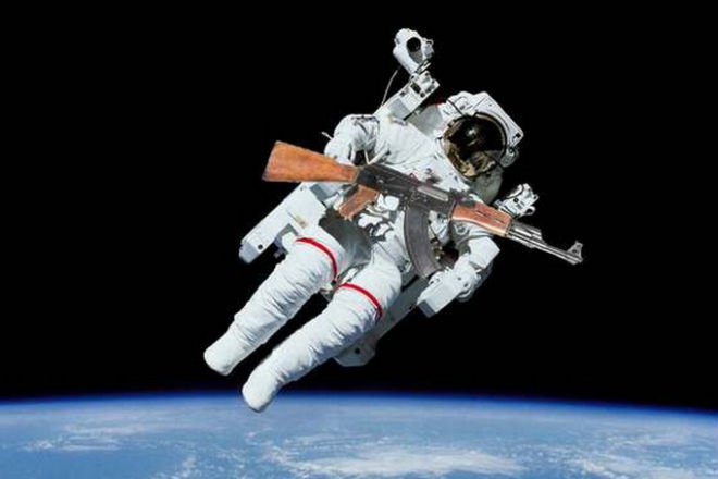Что будет если выстрелить из пистолета в космосе