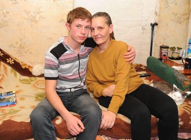 Однажды его маму разбил паралич… Поступок 8-летнего сына заставит твое сердце дрогнуть! Однажды его маму разбил паралич… Поступок 8-летнего сына заставит твое сердце дрогнуть!