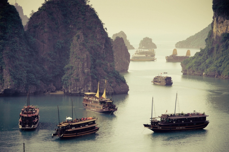   ().  / Ha Long Bay. Photo