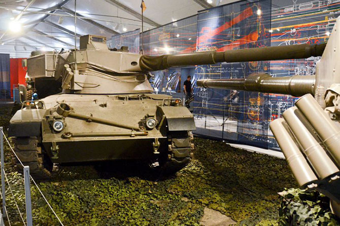 Tour of the exhibition of military innovations of five centuries in Vienna