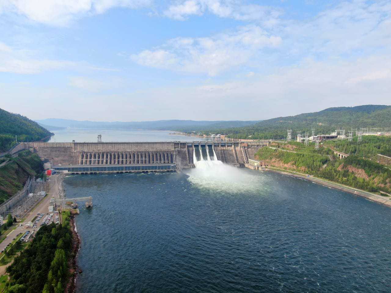 Красноярская ГЭС водосброс
